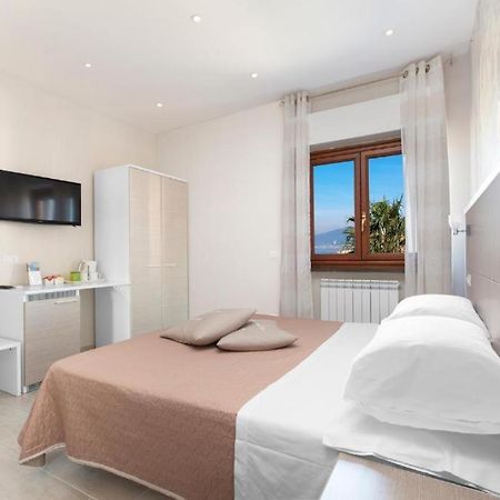Sun And Sea Vacation Hotel Sorrento Exterior foto